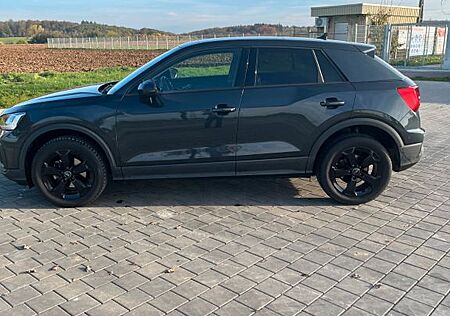 Audi Q2 30 TFSI 110PS AHK Pano -Dach ,Kamera