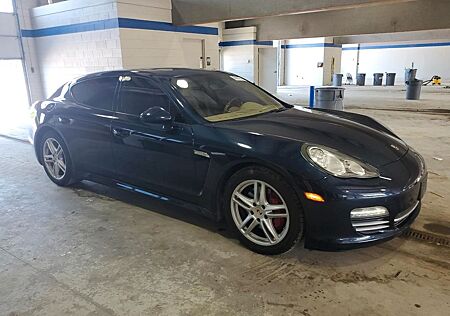 Porsche Panamera 4 -