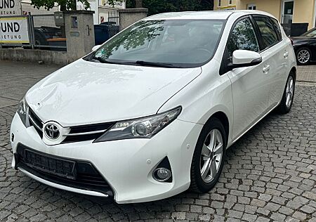 Toyota Auris 2.0 Diesel Life LED Xenon Navi AHK