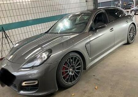 Porsche Panamera GTS 20 Zoll Klappenauspuff LED