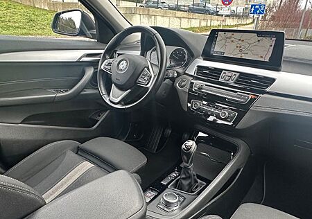 BMW X2 16d Sport-Line-SHZ-Navi-RKamer-Head.U-Dis-LED