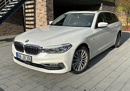 BMW 520d xDrive Luxury Line. HUD.Pano.AHK.Leder.LED