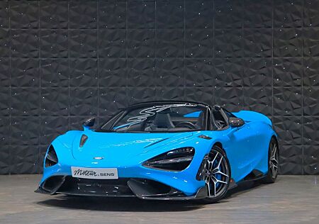 McLaren 765LT Spider - Full Carbon - Lift - B&W