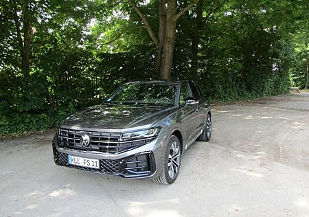 VW Touareg Volkswagen R-Line 3.0 TDI DSG AHK PANO DYNAUDIO IQ.