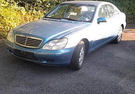 Mercedes-Benz S 320 -