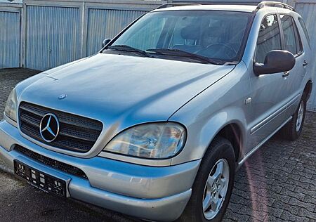 Mercedes-Benz ML 320 Navi-Leder-Scheckheft-Tüv Neu