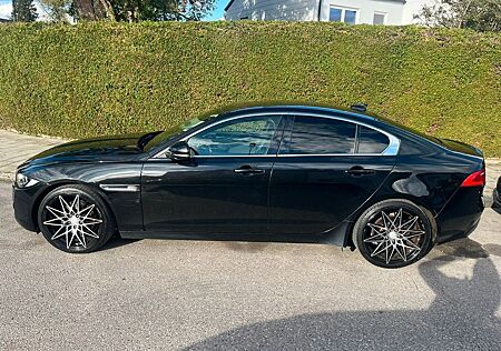 Jaguar XE 20d 180PS AWD Portfolio Automatik Portfolio