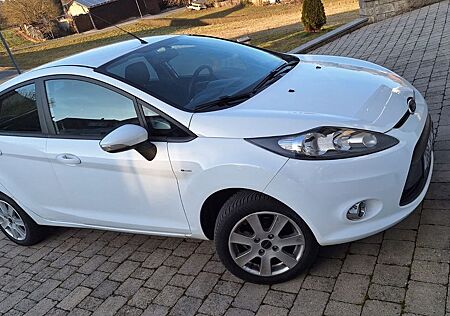 Ford Fiesta 82PS + Winterreifen TÜV neu
