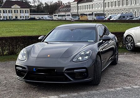 Porsche Panamera Turbo Sport Turismo . Approved