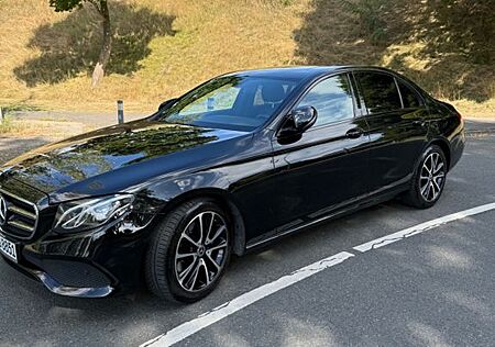 Mercedes-Benz E 220 d Autom. - Night-Paket