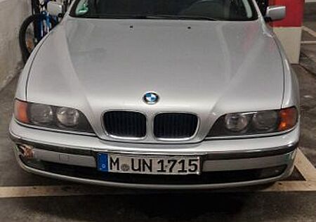 BMW 523i