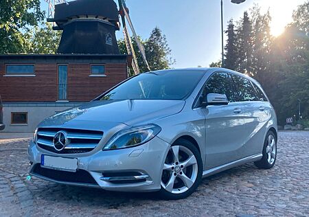 Mercedes-Benz B 180