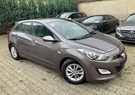 Hyundai i30 , 1,6, DOHC, 16 V, Alu, Scheckheft 1 Hand