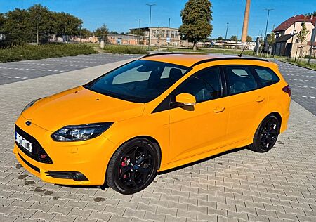 Ford Focus 2,0 ST Leder Turnier viele Neuteile