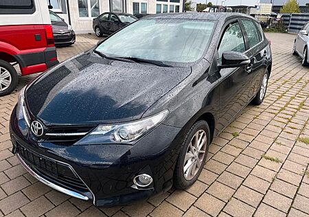 Toyota Auris Life+