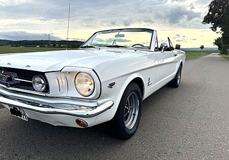 Ford Mustang 1965er Cabrio weiß 5L V8, TÜV und H neu