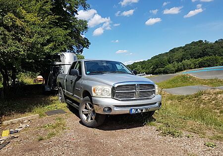 Dodge RAM 1500 SLT 4 x 4