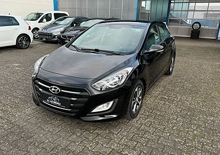 Hyundai i30 1,6 CRDi blue Trend*Navi*R-Kamera*Lenkradhz.