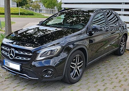 Mercedes-Benz GLA 220 d 4M Urban*Night*LED*Ambi*Harman*Navi