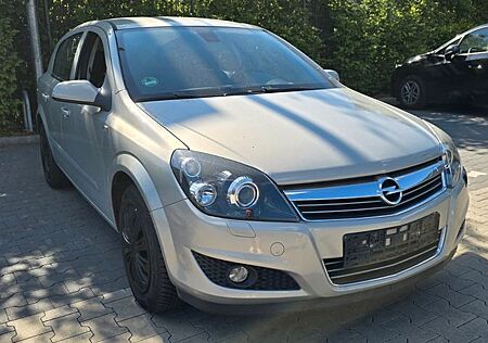 Opel Astra 1.8 Automatik Klimaa Xenon Einparkhilfe