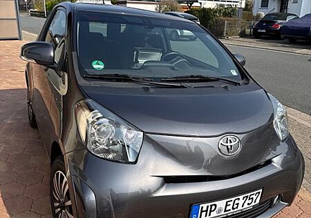 Toyota iQ + 1,33-l-Dual-VVT-i +
