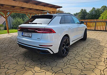 Audi Q8 55 TFSI quattro tiptronic competition pl ...