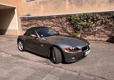 BMW Z4 2.2i - Cabrio Roadster