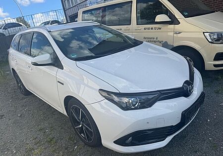 Toyota Auris Touring Sports Hybrid Team D Mietwagen