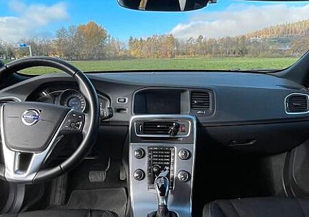 Volvo V60 CC V60 Cross Country D3 Geartronic Kinetic Kinetic