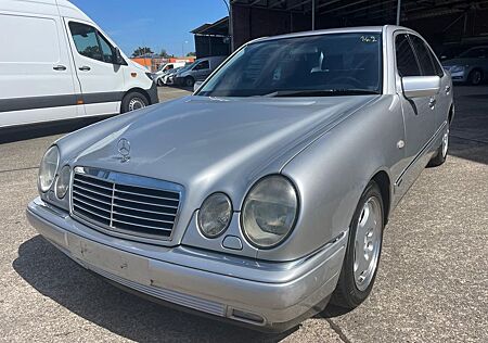 Mercedes-Benz E 290 TD AVANTGARDE/AUTOMATIK/SHZ/TEMPO