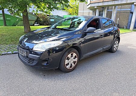 Renault Megane III Lim. 5-trg. Je t'aime