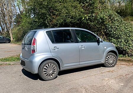 Daihatsu Sirion 1.0 -