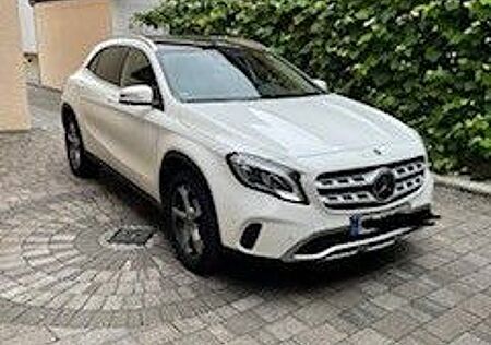 Mercedes-Benz GLA 180 -