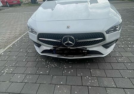 Mercedes-Benz CLA 200 Shooting Brake -