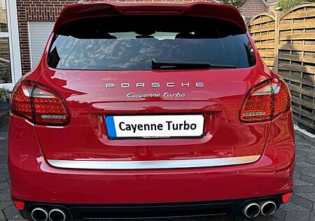 Porsche Cayenne Turbo mit neuer Approved und Service