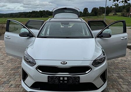 Kia Cee'd Sportswagon 1.4 T-GDI Platinum Edition...