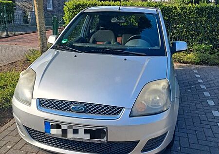 Ford Fiesta silber, 69 PS, TÜV 08/2026, 5-türer