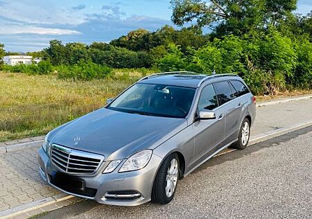 Mercedes-Benz E 220 CDI T BlueEFFICIENCY -