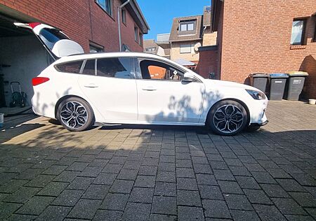 Ford Focus 1,0 EcoBoost 92kW ST-Line Turnier ST-Line