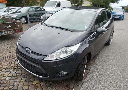 Ford Fiesta Titanium WENIG KM TÜV NEU