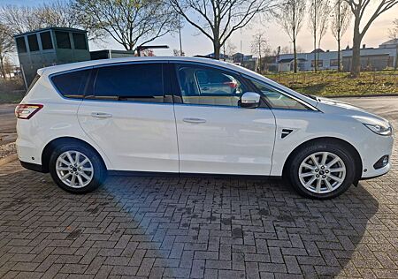 Ford S-Max 2,0 TDCi 132kW Titanium Tit... NEUE REIFEN