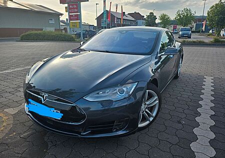 Tesla Model S 70D -