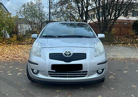 Toyota Yaris 1.3 / Automatik / KeylessGo / AHK