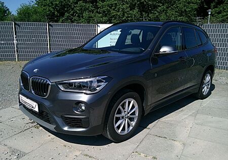 BMW X1 xDrive 18d Panoramadach AHK HiFi Navi Sports!