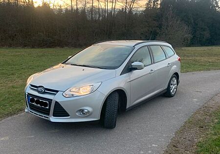 Ford Focus 1,6 Ti-VCT 92kW PowerS SYNC Edit Turni...