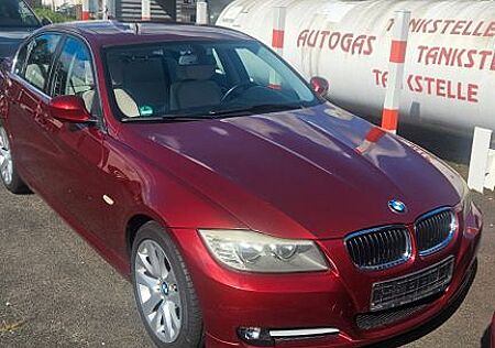 BMW 318d Lifestyle Zinnoberrot-Metallic 8-Fach Tüv