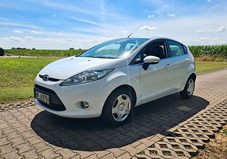 Ford Fiesta 1,25 TÜV Reifen Bremse Zahnriemen NEU