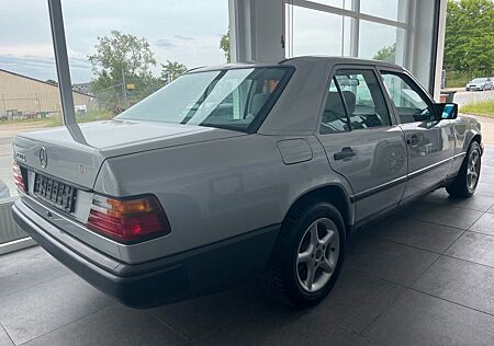 Mercedes-Benz 230 230E W124 orig.79.000KM Automatik 1.Hand Scheckh