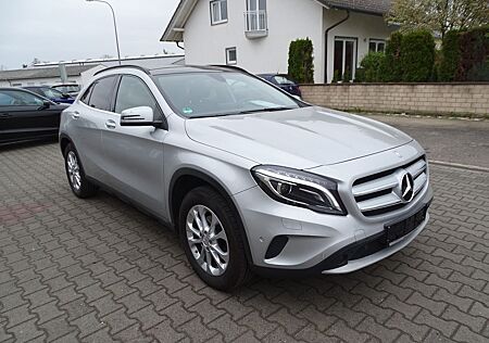 Mercedes-Benz GLA 180 Style, Panorama, Bi-Xenon, AHK, Sitzheiz