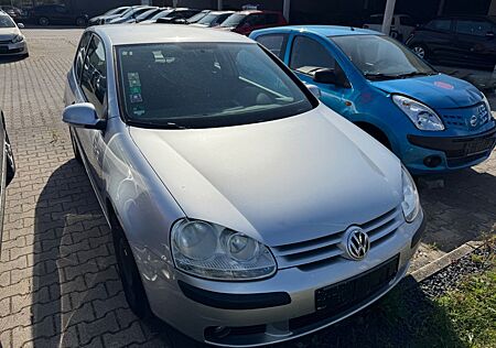 VW Golf Volkswagen V Lim. Trendline